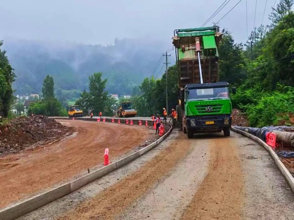 君子配资 南漳：决战251！确保年底建成通车！